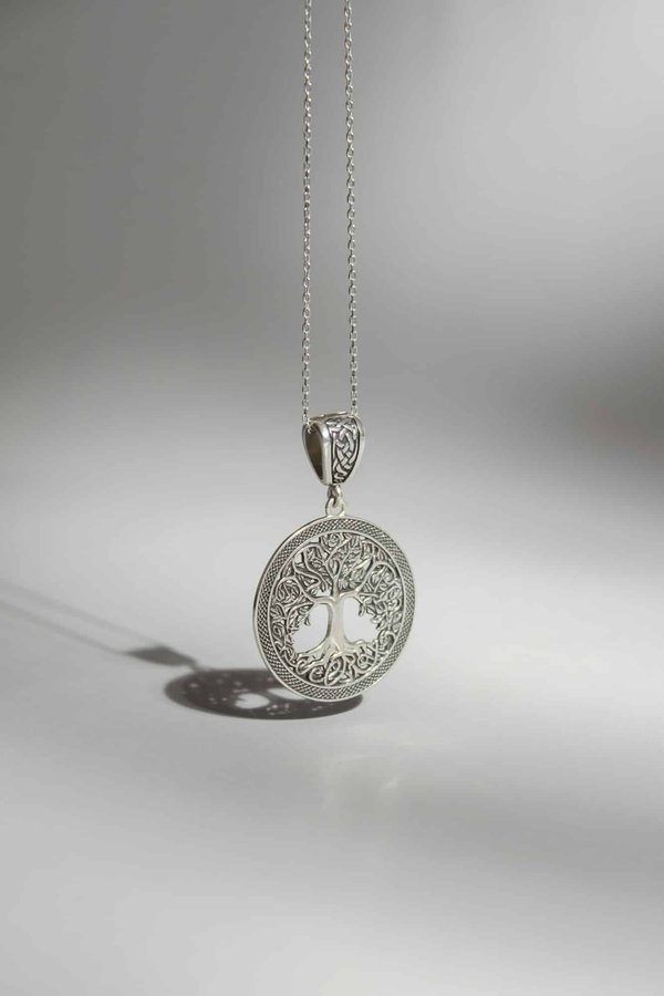 Bijoux arbre de vie : les différentes catégories sur le marché